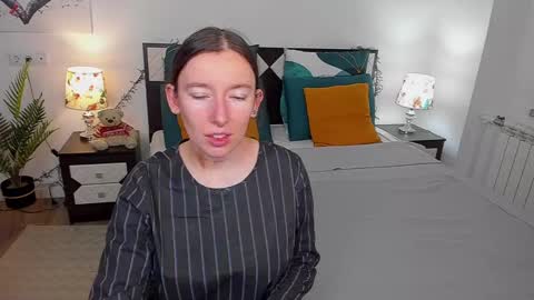 Snapshot of catherinewalls chatting on December 22, 2024, 3:33 am Catrin online show from December 22, 2024, 3:33 am