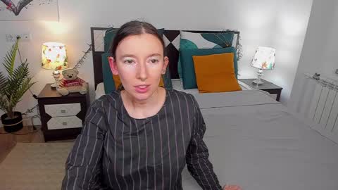 Snapshot of catherinewalls chatting on December 22, 2024, 6:49 am Catrin online show from December 22, 2024, 6:49 am