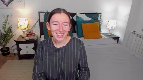 Snapshot of catherinewalls chatting on December 22, 2024, 9:55 am Catrin online show from December 22, 2024, 9:55 am