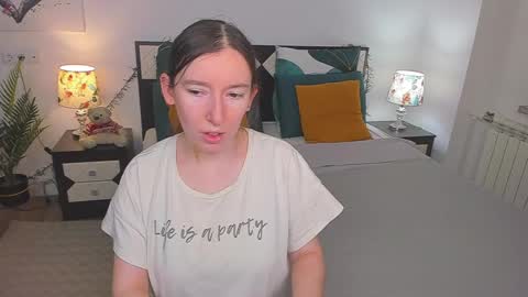 Snapshot of catherinewalls chatting on December 24, 2024, 1:59 am Catrin online show from December 24, 2024, 1:59 am