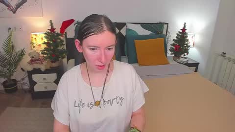 Snapshot of catherinewalls chatting on January 7, 2025, 2:20 am Catrin online show from January 7, 2025, 2:20 am