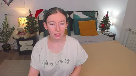 Snapshot of catherinewalls chatting on January 7, 2025, 5:22 am Catrin online show from January 7, 2025, 5:22 am