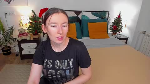 Snapshot of catherinewalls chatting on February 2, 2025, 5:53 am Catrin online show from February 2, 2025, 5:53 am