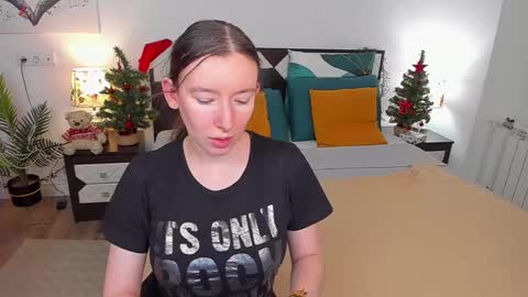 Snapshot of catherinewalls chatting on February 3, 2025, 5:07 am Catrin online show from February 3, 2025, 5:07 am