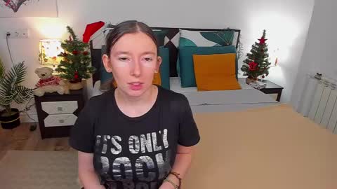 Snapshot of catherinewalls chatting on February 4, 2025, 4:26 am Catrin online show from February 4, 2025, 4:26 am