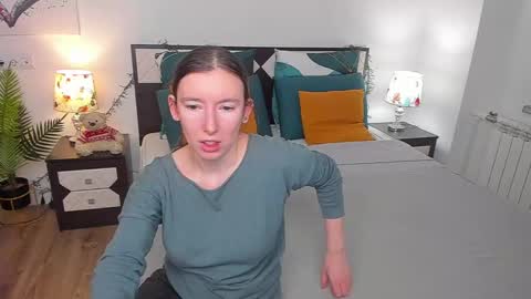 Snapshot of catherinewalls chatting on February 24, 2025, 5:33 am Catrin online show from February 24, 2025, 5:33 am