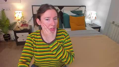 Snapshot of catherinewalls chatting on October 6, 2025, 7:06 am Catrin online show from October 6, 2025, 7:06 am