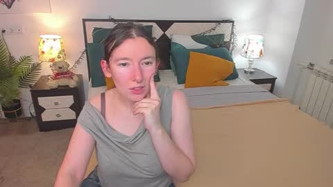 Snapshot of catherinewalls chatting on October 15, 2025, 8:14 am Catrin online show from October 15, 2025, 8:14 am