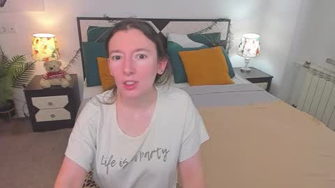 Snapshot of catherinewalls chatting on October 17, 2025, 7:55 am Catrin online show from October 17, 2025, 7:55 am