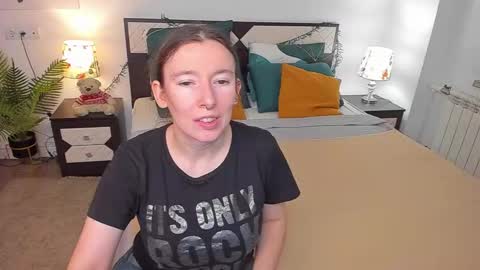 Snapshot of catherinewalls chatting on October 24, 2025, 8:00 am Catrin online show from October 24, 2025, 8:00 am