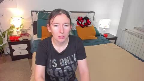 Snapshot of catherinewalls chatting on October 29, 2025, 6:59 am Catrin online show from October 29, 2025, 6:59 am