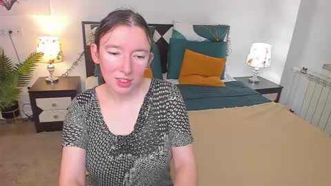 Snapshot of catherinewalls chatting on November 12, 2025, 7:31 am Catrin online show from November 12, 2025, 7:31 am