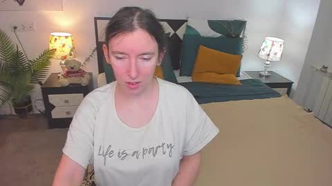 Snapshot of catherinewalls chatting on November 16, 2025, 7:14 am Catrin online show from November 16, 2025, 7:14 am