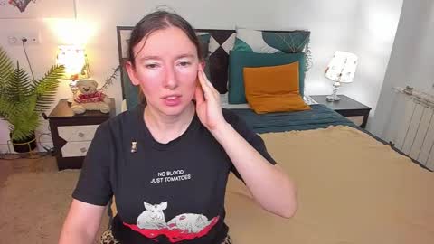 Catrin online show from November 28, 2025, 5:32 am