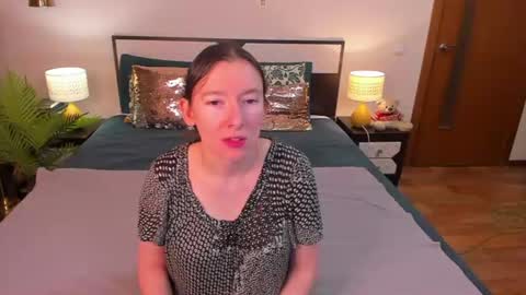 Snapshot of catherinewalls chatting on June 13, 2026, 3:26 am Catrin online show from June 13, 2026, 3:26 am