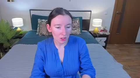 Snapshot of catherinewalls chatting on June 17, 2026, 10:10 pm Catrin online show from June 17, 2026, 10:10 pm