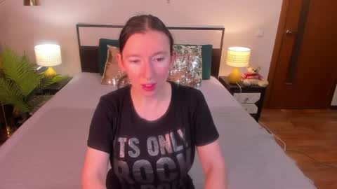 Snapshot of catherinewalls chatting on July 4, 2026, 2:29 am Catrin online show from July 4, 2026, 2:29 am