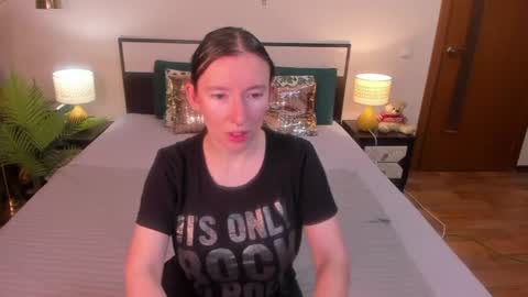 Snapshot of catherinewalls chatting on July 5, 2026, 2:29 am Catrin online show from July 5, 2026, 2:29 am