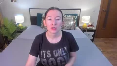 Snapshot of catherinewalls chatting on July 6, 2026, 2:52 am Catrin online show from July 6, 2026, 2:52 am