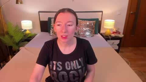 Snapshot of catherinewalls chatting on July 8, 2026, 5:34 am Catrin online show from July 8, 2026, 5:34 am