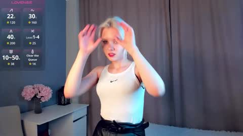 Mia online show from March 19, 2026, 11:03 am