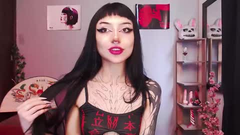 Snapshot of cati_petite chatting on November 2, 2025, 3:58 pm Cati help me reach my goal of 100 thumbs up again 3 online show from November 2, 2025, 3:58 pm