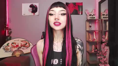 Snapshot of cati_petite chatting on November 4, 2025, 5:50 am Cati help me reach my goal of 100 thumbs up again 3 online show from November 4, 2025, 5:50 am