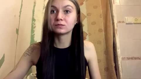 Lola online show from October 19, 2025, 9:15 pm