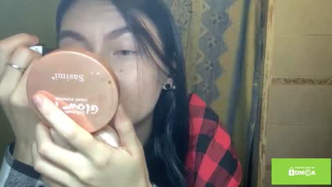 Lola online show from November 28, 2025, 9:17 pm