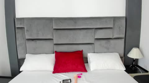 Snapshot of catleyasmith chatting on December 19, 2025, 12:01 pm Catleya online show from December 19, 2025, 12:01 pm