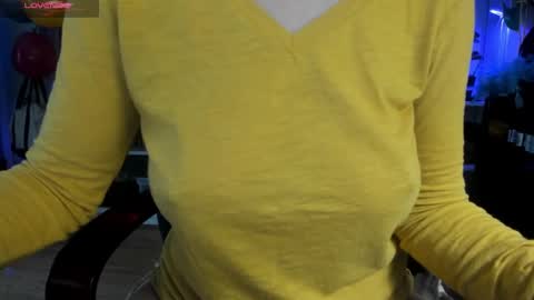 Snapshot of catnips_cabaret chatting on January 5, 2025, 3:13 pm some call me djcatnips some call me CC but i love it when you call me miss catnips online show from January 5, 2025, 3:13 pm