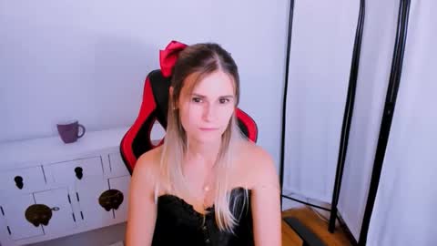 Snapshot of catringood chatting on October 9, 2025, 2:26 pm CatrinGood online show from October 9, 2025, 2:26 pm