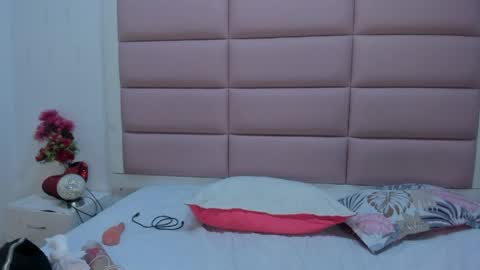 cattalina_25 online show from April 10, 2026, 12:21 pm