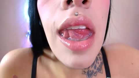 Cattleya online show from November 25, 2025, 4:01 am