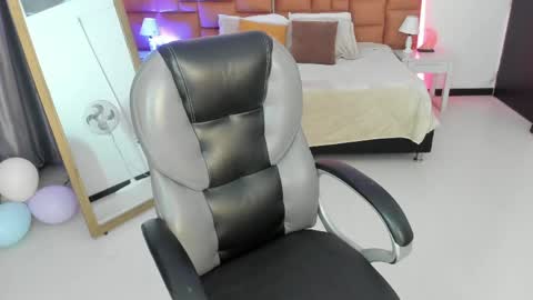 Snapshot of catti_brie_ chatting on April 22, 2026, 11:23 am catti_brie_ online show from April 22, 2026, 11:23 am