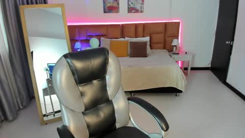 Snapshot of catti_brie_ chatting on April 24, 2026, 11:34 am catti_brie_ online show from April 24, 2026, 11:34 am