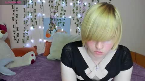 cattie_w_ online show from October 22, 2025, 1:17 am