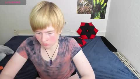 cattie_w_ online show from November 12, 2025, 2:23 am
