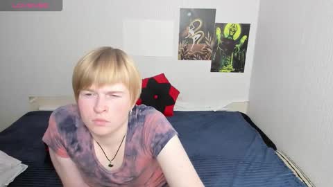 cattie_w_ online show from November 25, 2025, 1:16 am