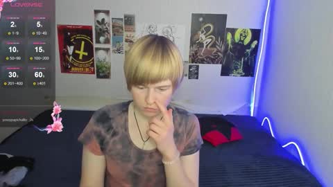 cattie_w_ online show from December 5, 2025, 1:25 am