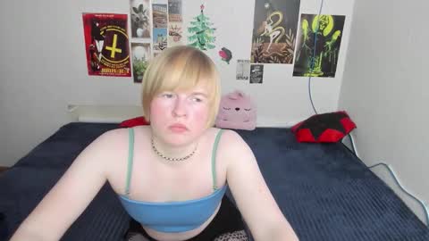 Snapshot of cattie_w_ chatting on February 10, 2026, 1:21 am cattie_w_ online show from February 10, 2026, 1:21 am