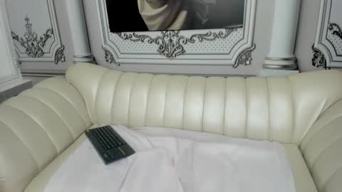 catty online show from February 18, 2025, 6:04 pm