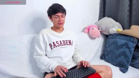 Cayden online show from November 19, 2025, 6:35 am