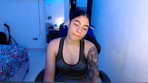 Caylinn online show from November 27, 2025, 4:03 am