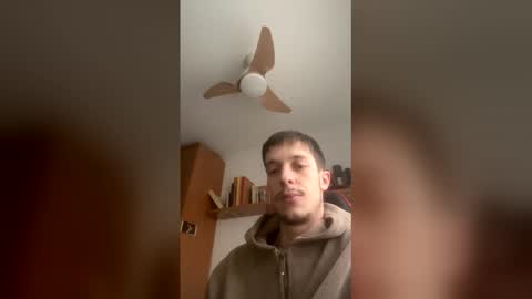 Snapshot of ccc104513 chatting on December 5, 2025, 9:40 am ccc104513 online show from December 5, 2025, 9:40 am