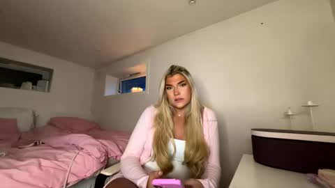 ccdollx online show from July 15, 2026, 9:09 pm