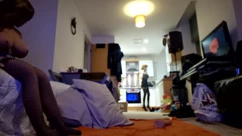 Cdleigh1984 online show from April 18, 2026, 11:16 pm