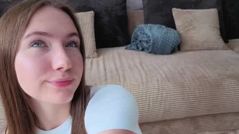 Josie Manesi online show from May 17, 2026, 6:33 am