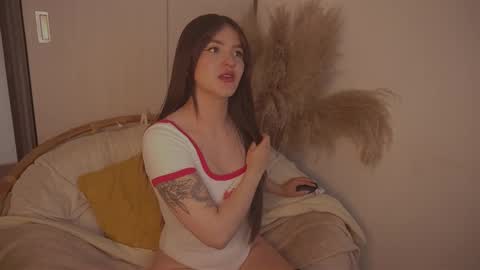 Diane Independent model online show from October 3, 2025, 8:39 pm