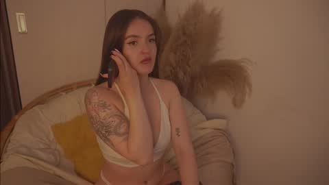 Diane Independent model online show from October 15, 2025, 9:04 pm